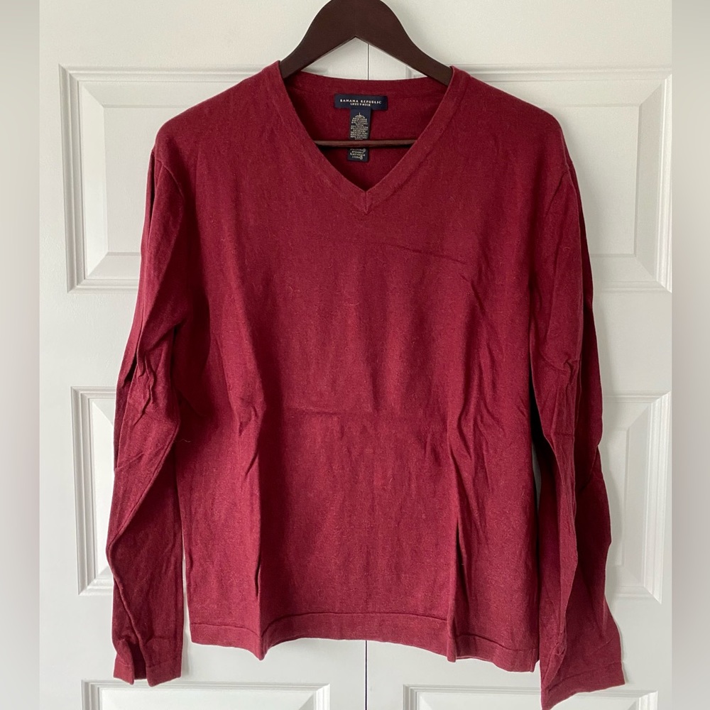 Banana Republic men’s Luxe V-neck sweater. Large port wine color. Very soft!